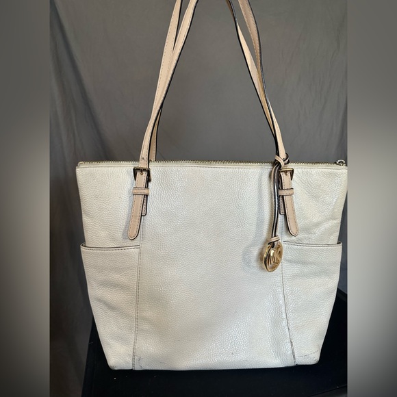 Michael Kors Handbags - Michael Kors Creme Color Tote